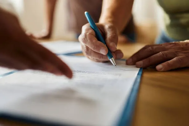 What is an accountant in the UAE — roles, qualifications, licensing and when SMEs should hire in-house vs outsource a Dubai accounting firm