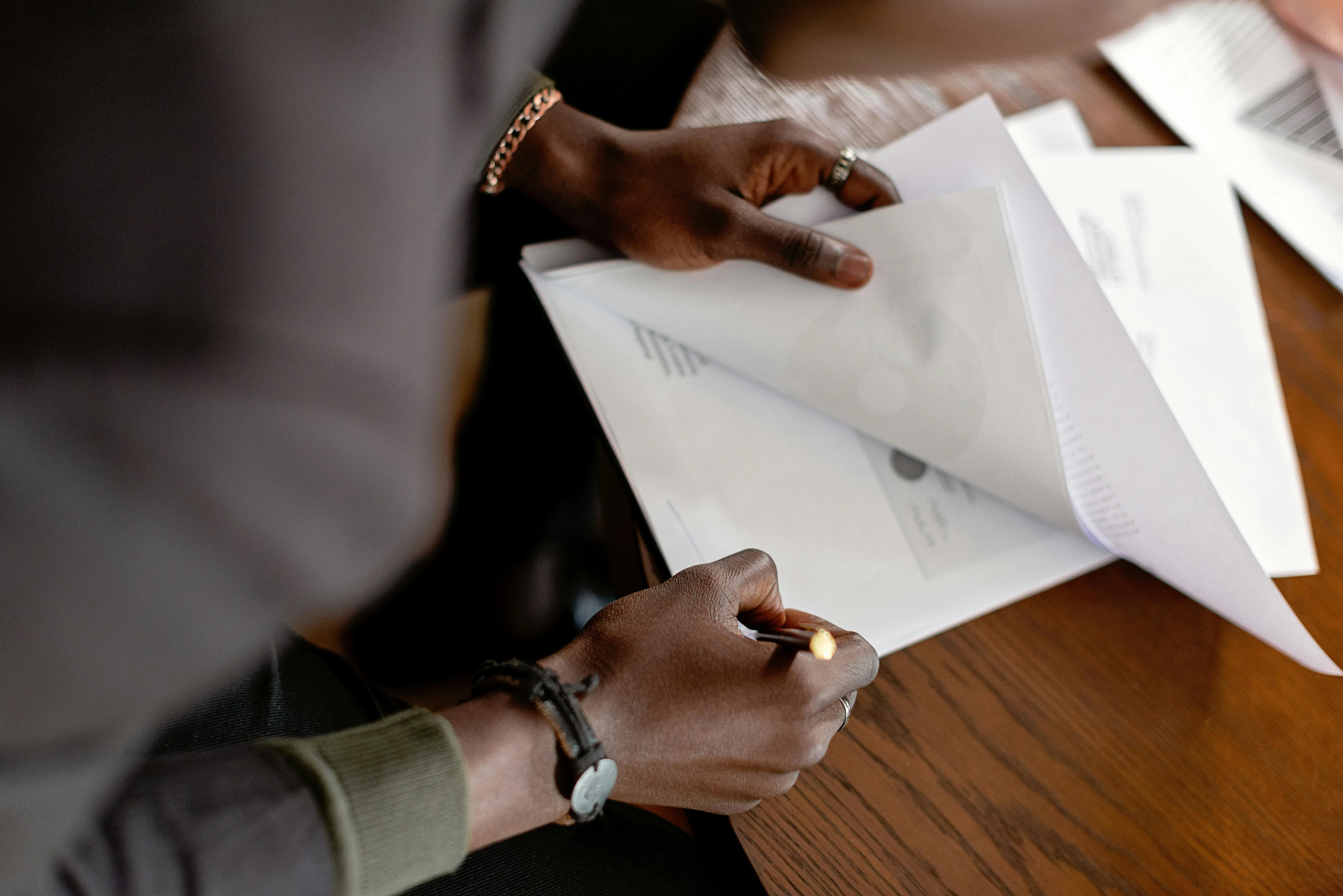 Audit firms in Abu Dhabi serving AD DED mainland, ADGM and KEZAD entities including Big-4, mid-tier and independent firm tiers under MoE accreditation and FSRA Recognised Auditor framework