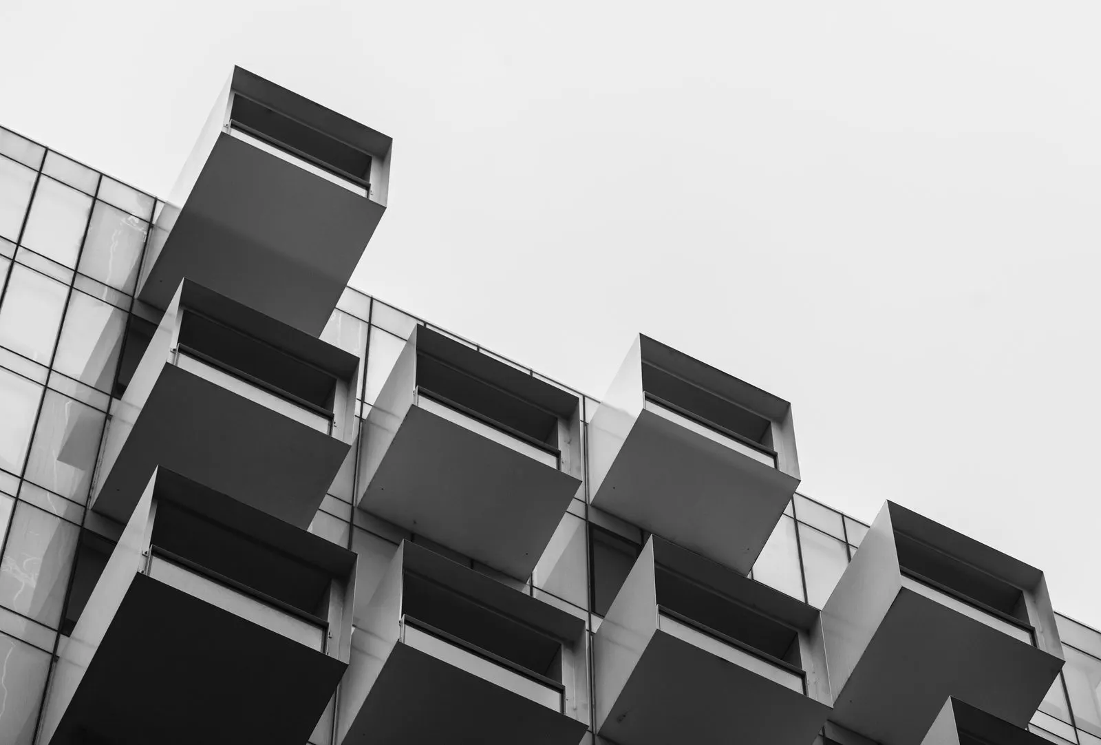 UAE Corporate Tax Group structure on an advisor's desk — parent company and 95%-owned resident subsidiaries consolidating into one taxable person