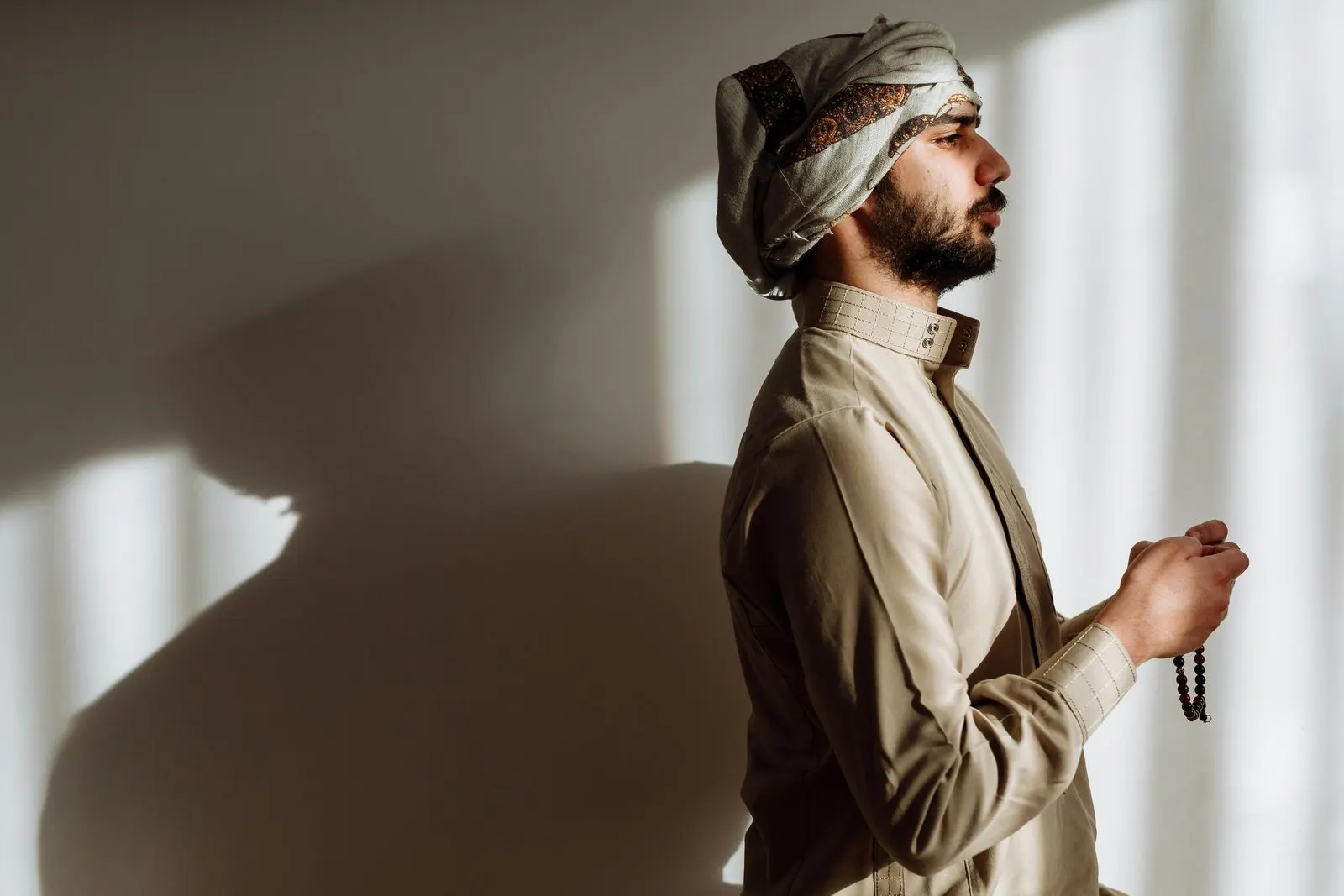 UAE VAT specialist separating zero-rated and exempt supply invoices to determine input VAT recovery for a Dubai SME return