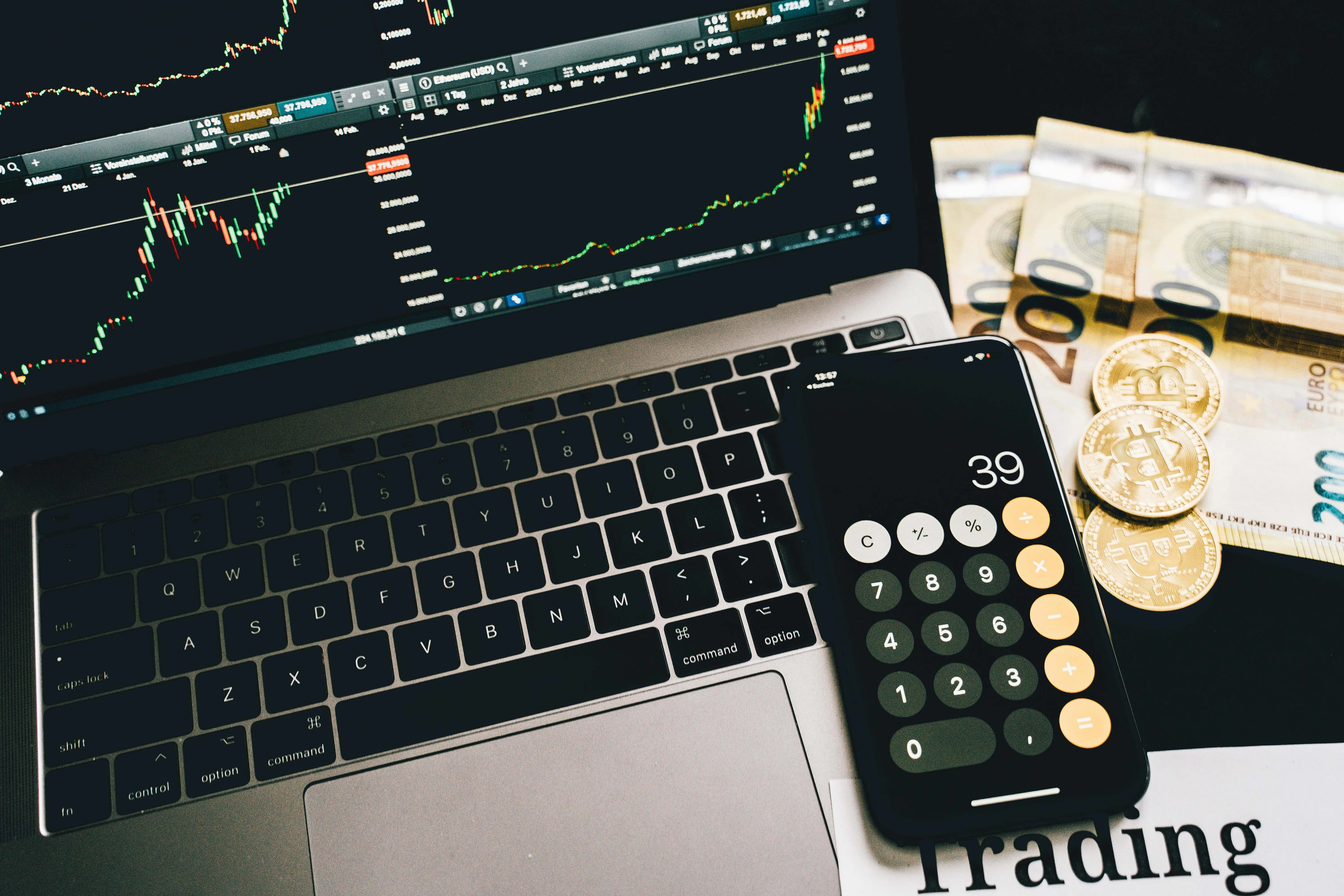 FIFO inventory method UAE — Dubai trading company accountant comparing FIFO and weighted average cost-flow workings for an IAS 2 corporate tax computation