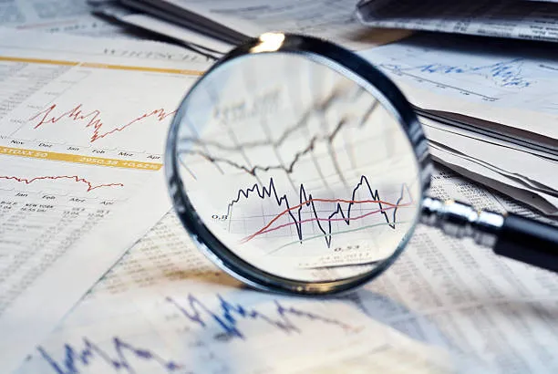 UAE accounting team posting VAT credit note journal entries reversing revenue and output VAT in cloud bookkeeping software in line with Article 60 mechanics