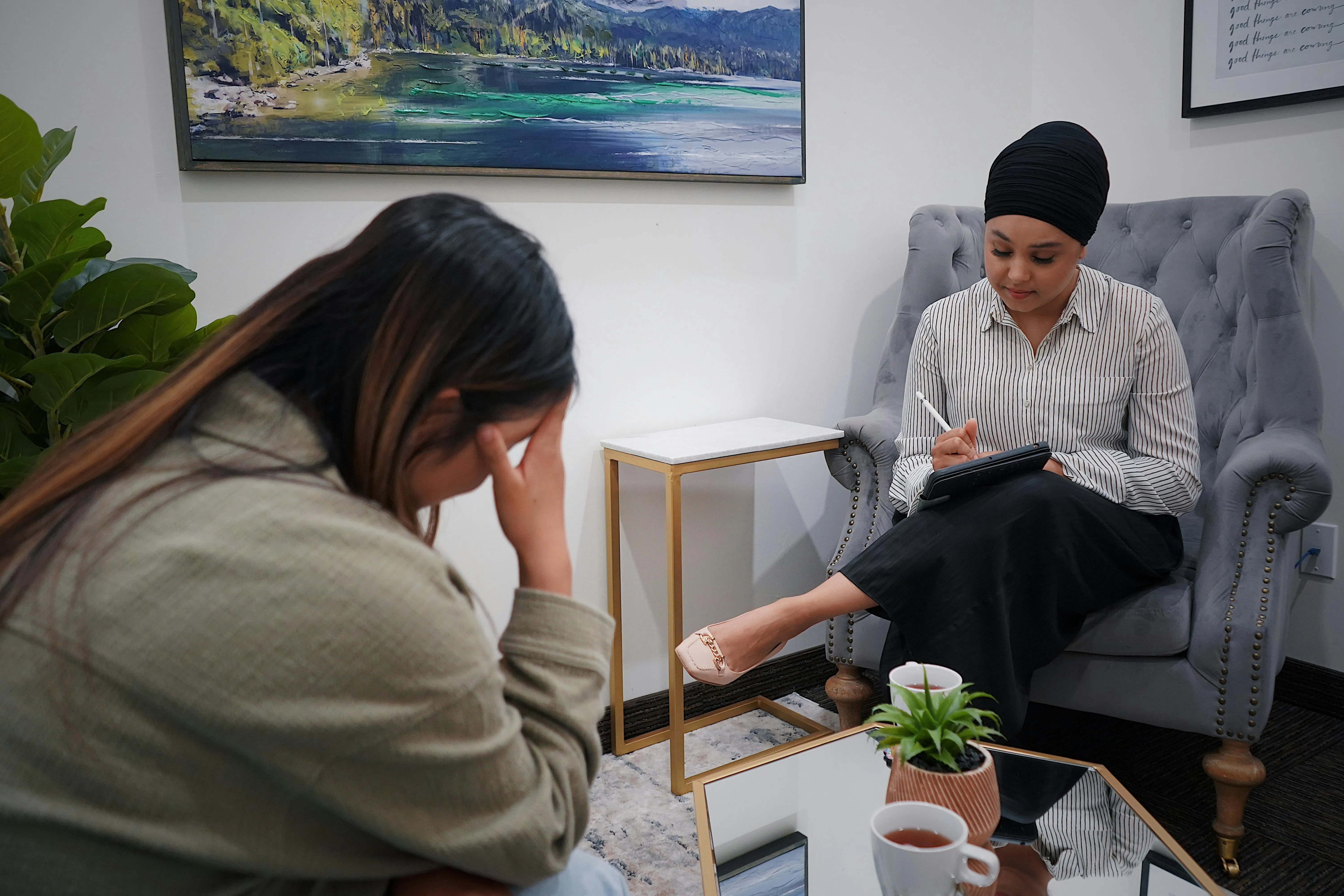UAE SME finance manager finalising the year-end inventory audit pack with count-to-book reconciliation, NRV analysis and the adjustment journal ready for the external audit