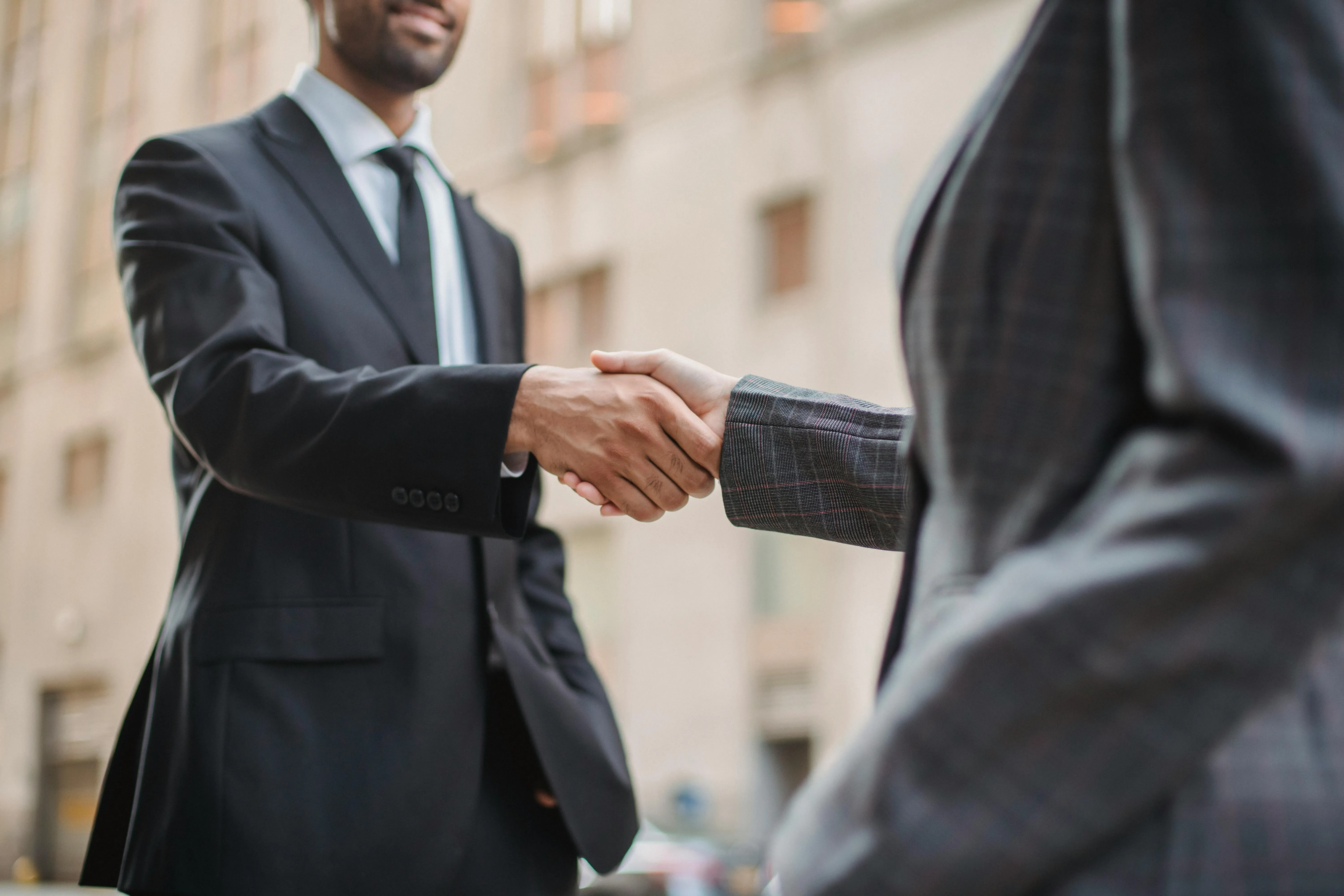 Business owner and accountant agreeing scope and reporting lines for the finance function in the UAE