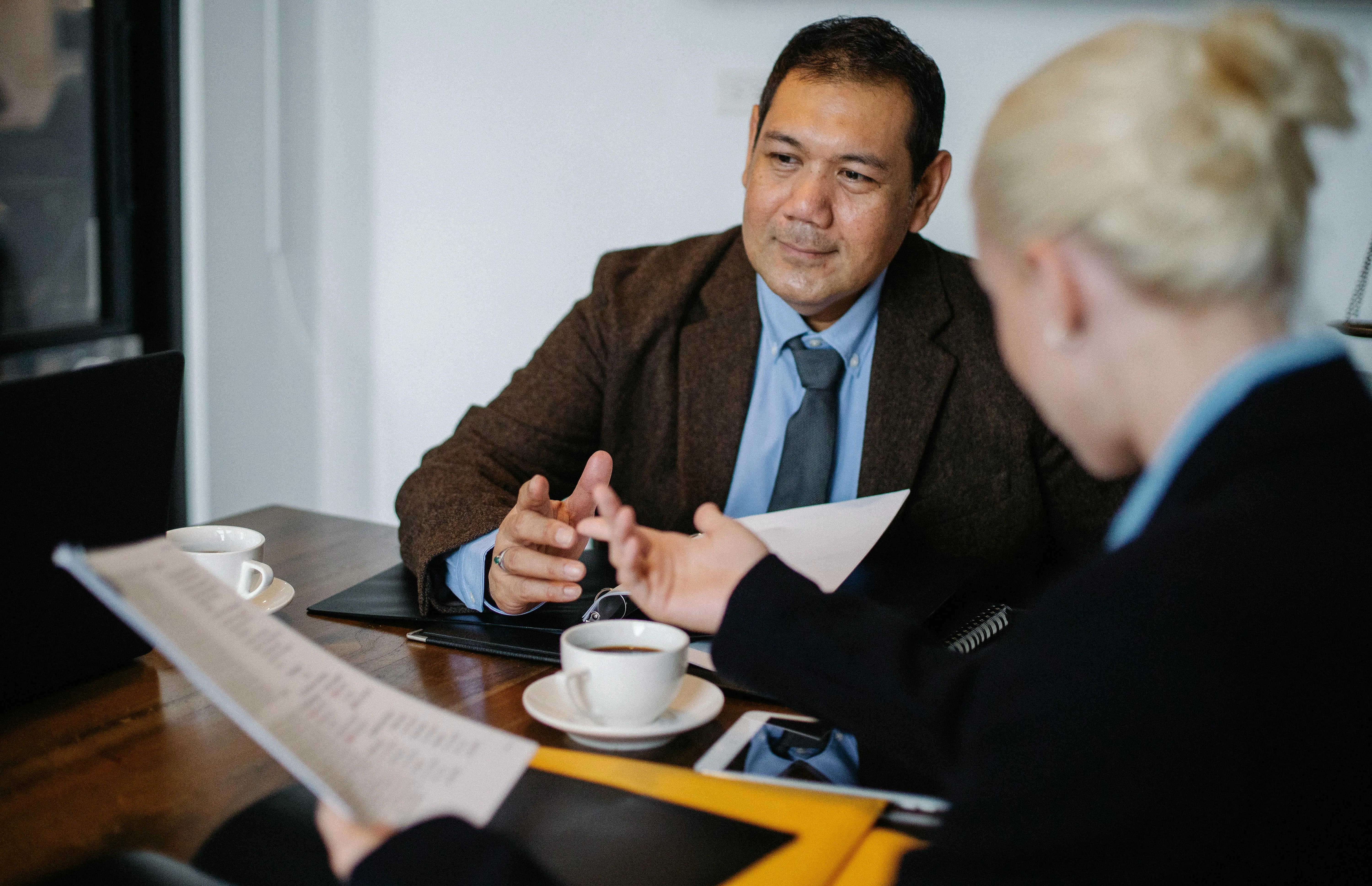 Bilingual UAE tax invoice with Arabic and English line items, TRN and VAT labels under PINT-AE format