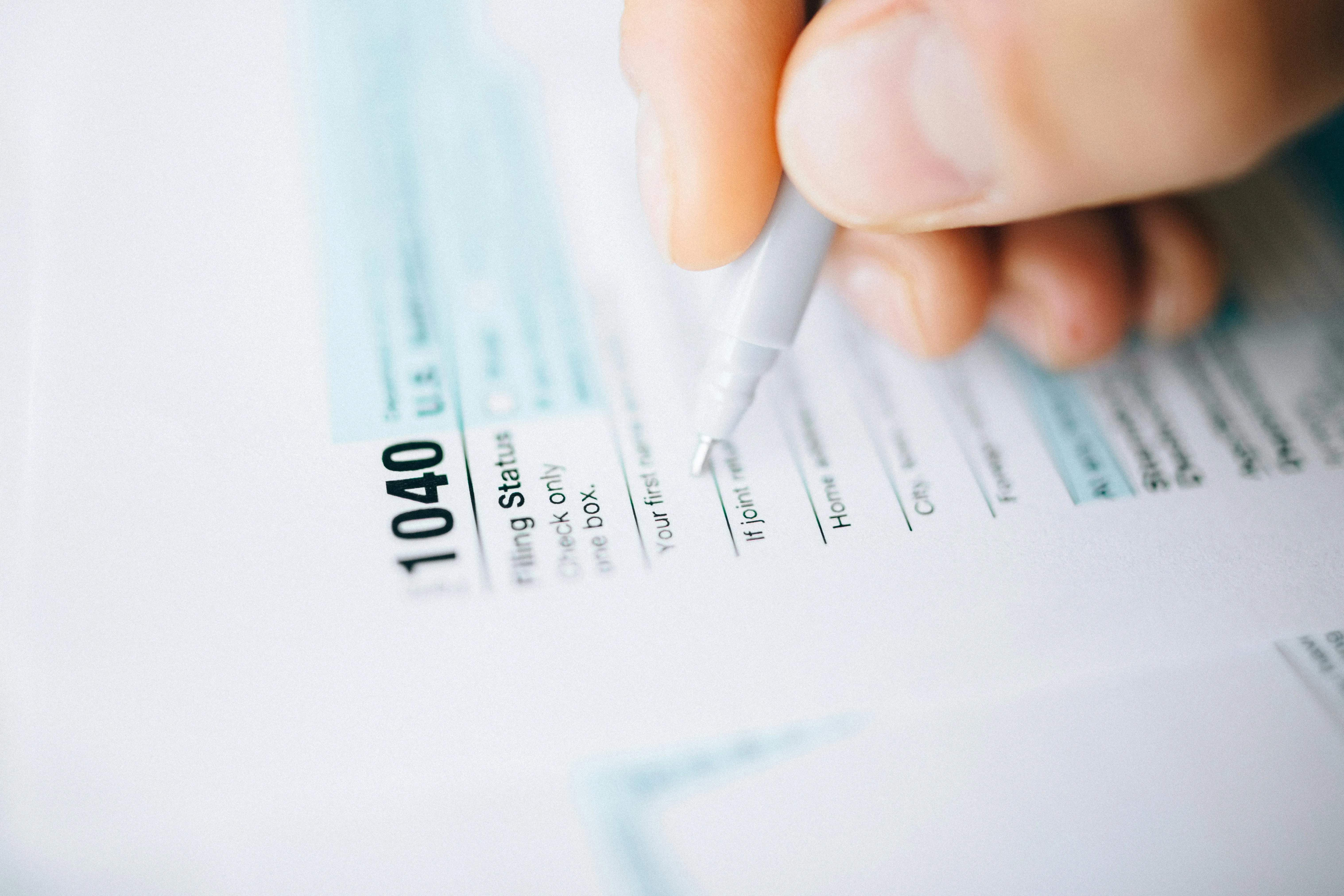 Reviewer marking up an incorrect UAE tax credit note that omits original tax invoice references before resubmission