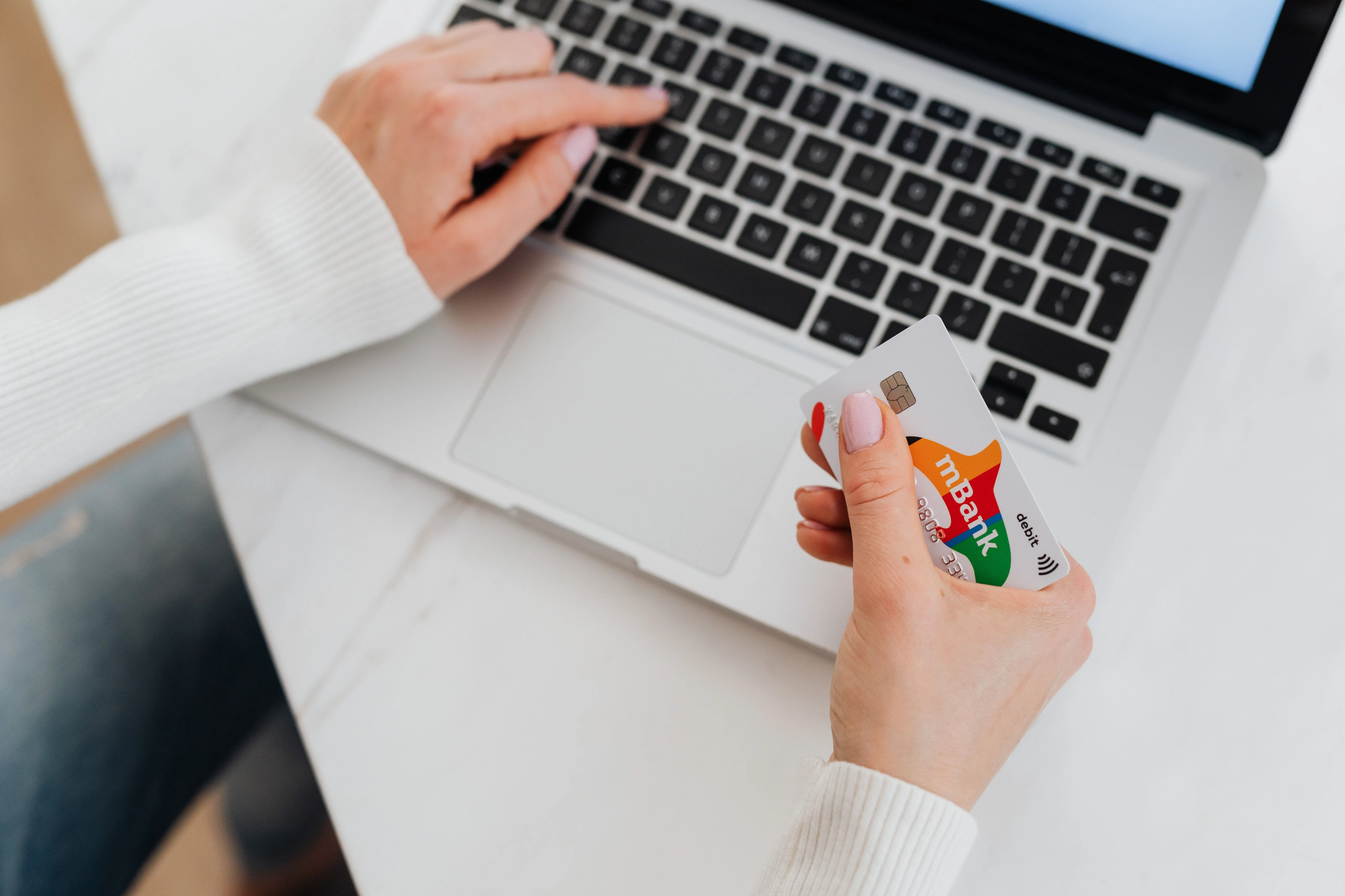 Reviewer flagging recurring WPS errors such as employee ID mismatch and AED rounding on a salary information file before resubmission