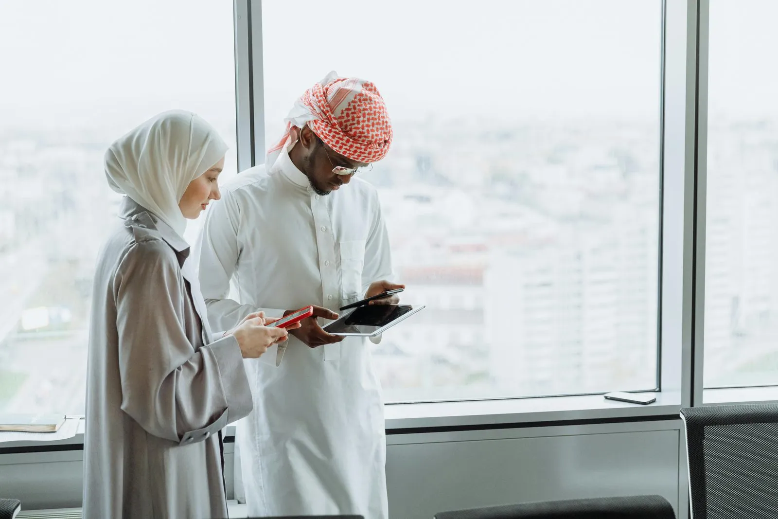 Dubai SME finance team apportioning shared input VAT between taxable and exempt income streams while preparing a mixed-supply VAT return