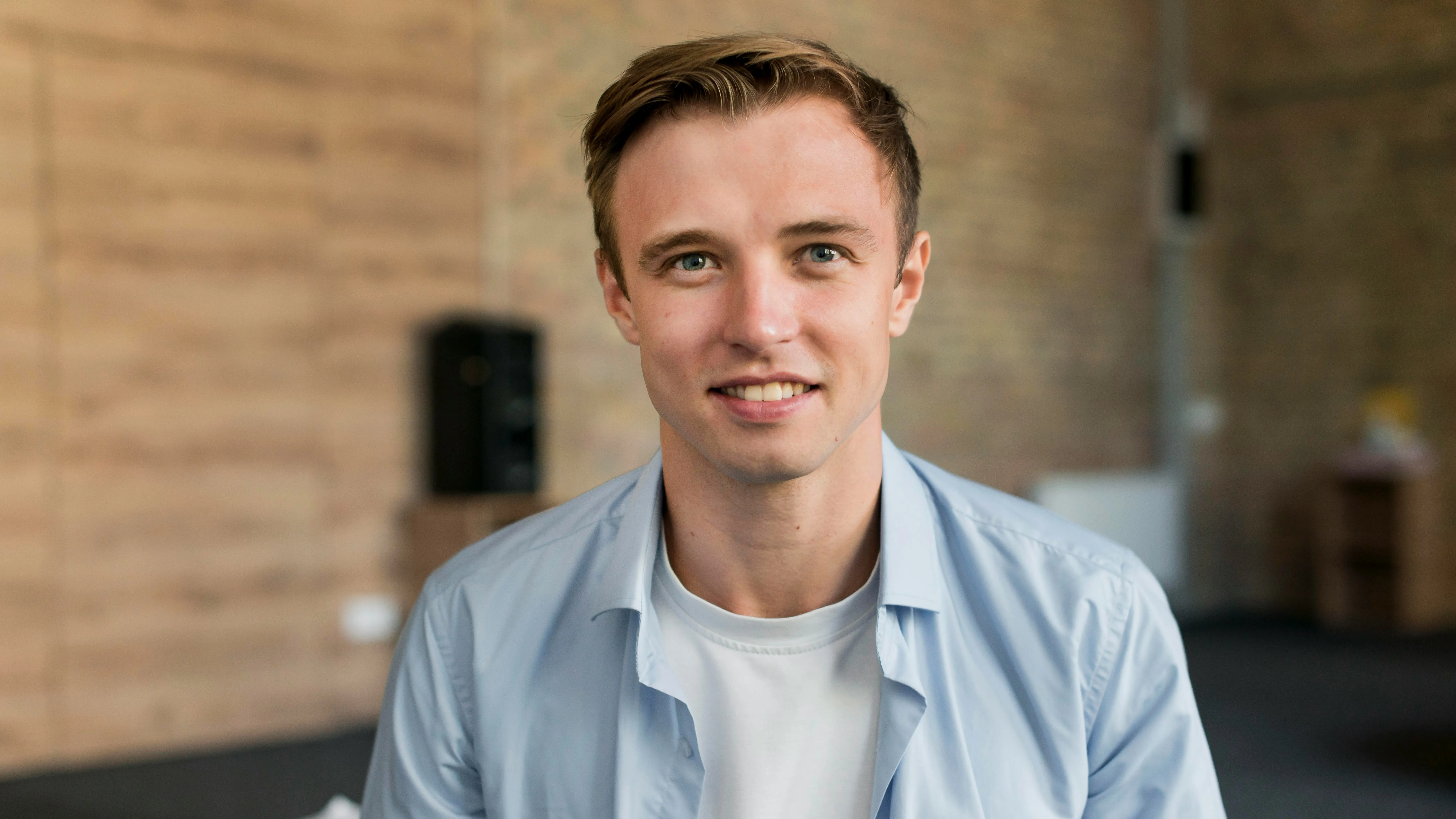Founder ending a sales call after a consultant proposed a guaranteed-result fee structure flagged as a red flag in the engagement vetting process