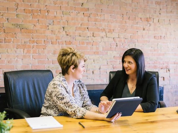 Business setup advisory Dubai — mainland and free zone licensing for UAE SMEs