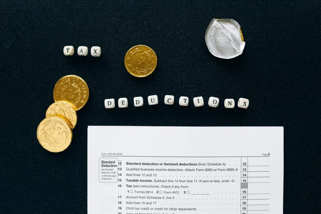 UAE accountant reviewing excess input VAT history on EmaraTax ahead of the 31 December 2026 transitional refund deadline for credits dating back to 2018