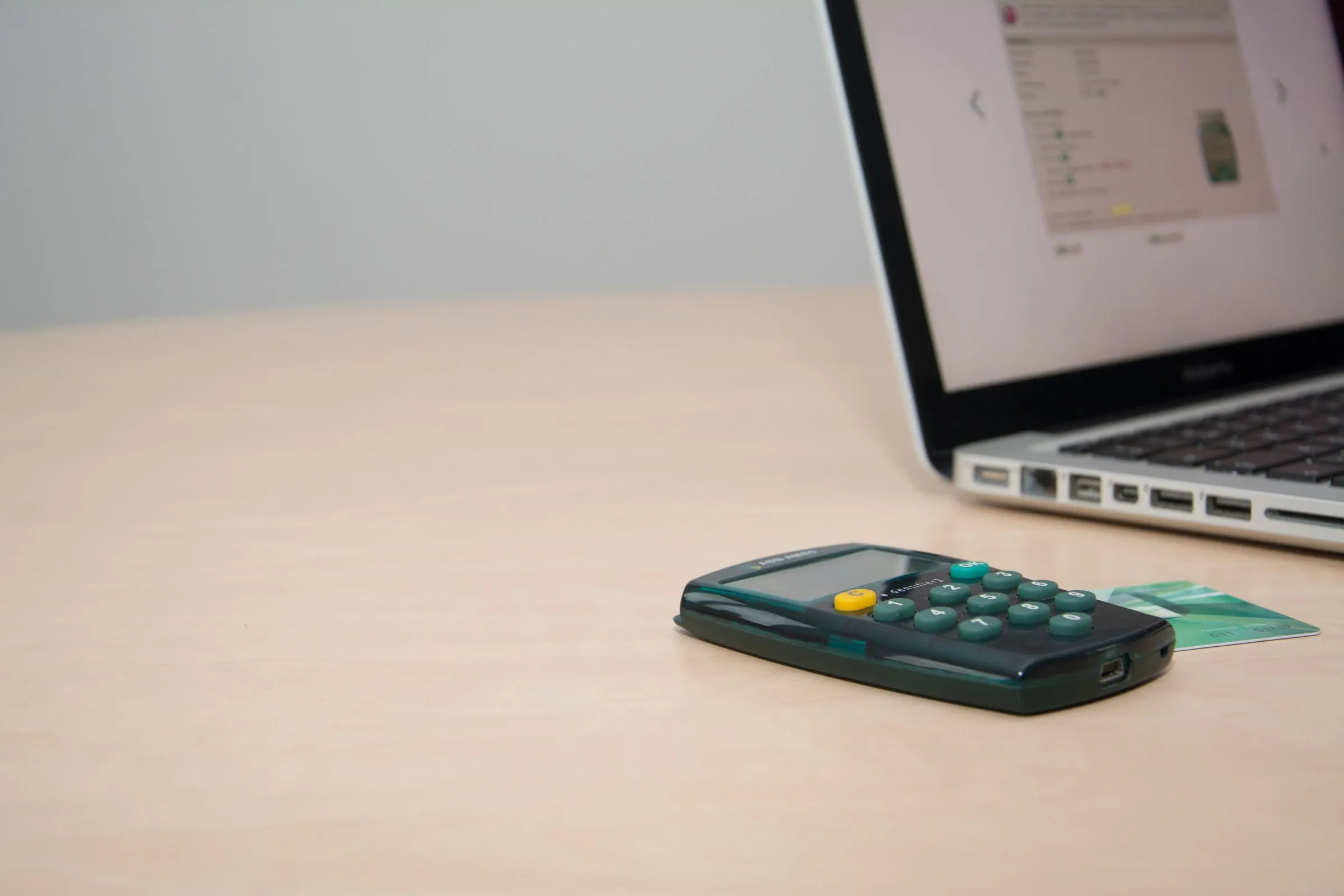 Credit note UAE rules — Article 60 of Cabinet Decision 100/2024 VAT Executive Regulation mandatory fields, VAT reversal mechanics and accounting entries