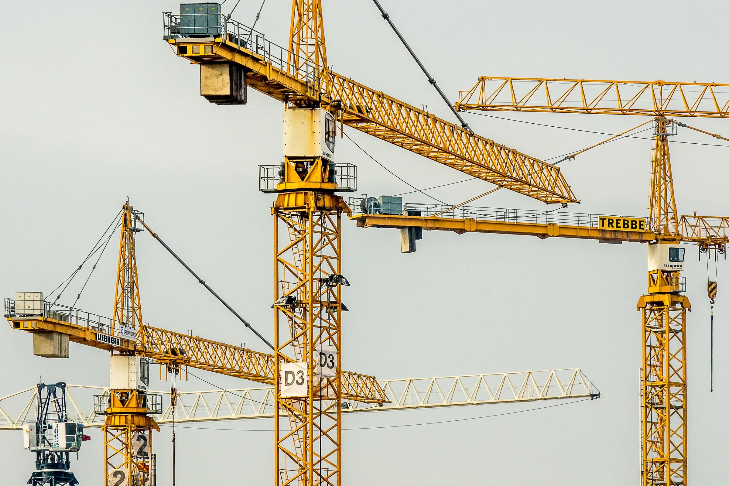 RERA rental index and Decree 43 rent increase slabs in Dubai showing lawful rent adjustment limits and 90 day notice requirements