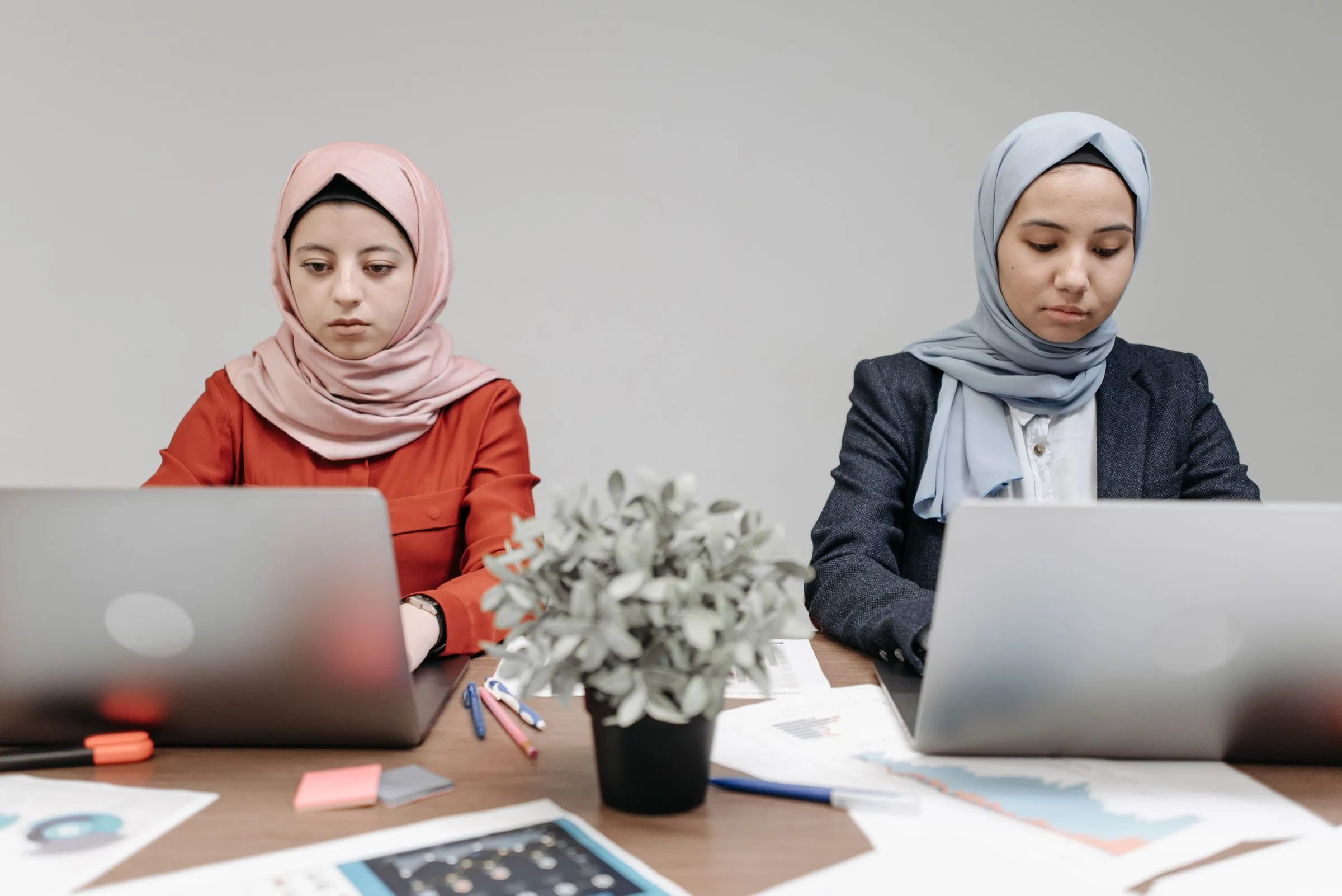 Employer visa cancellation duties in the UAE with MOHRE work permit closure final settlement payment and file hygiene