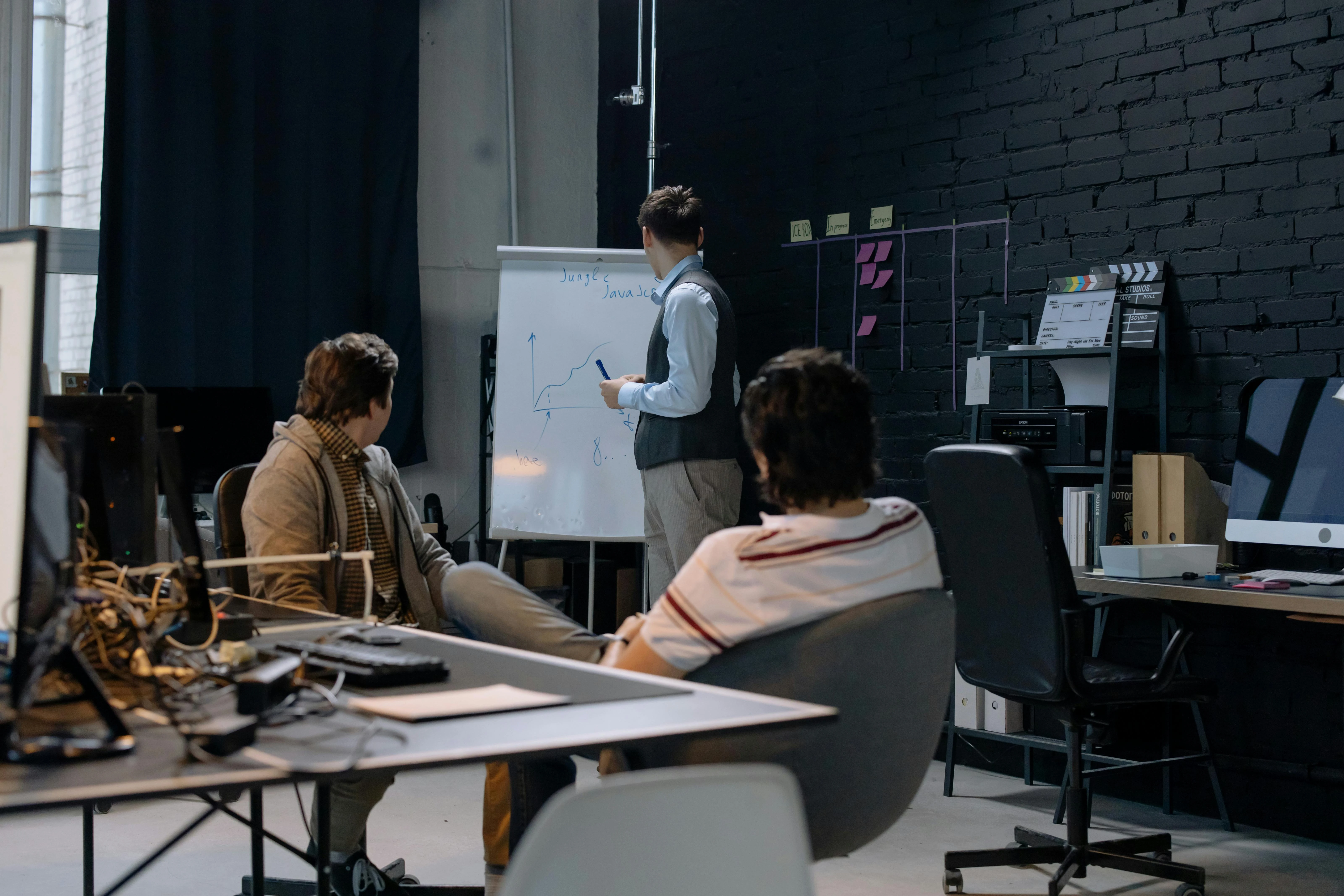Velmont Crest e-invoicing advisor reviewing PEPPOL access point status reports and PINT AE validation logs for a Dubai SME