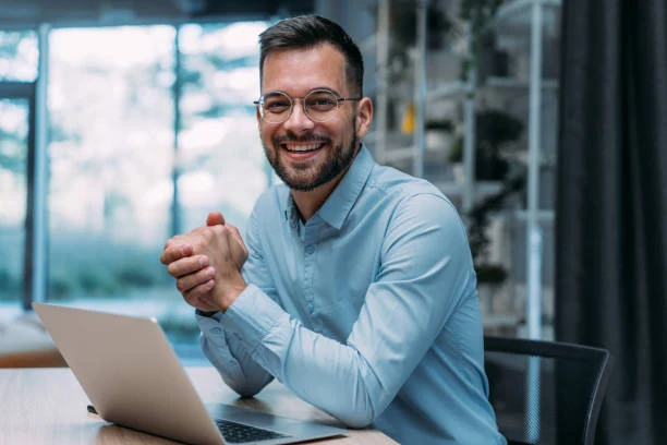 Velmont Crest specialist preparing final accounts and VAT and corporate tax de-registration on EmaraTax for a UAE company liquidation and trade licence cancellation