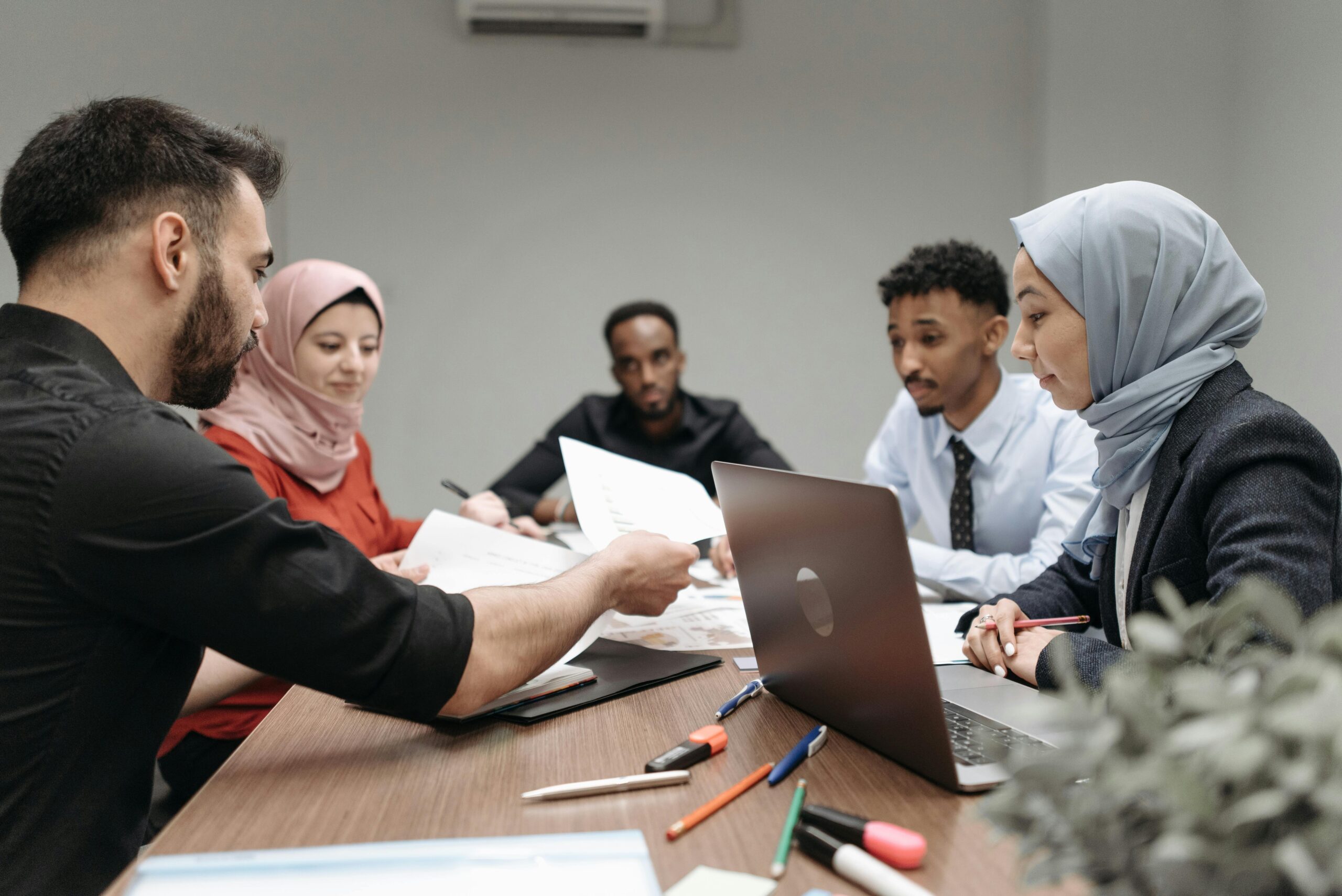 Permanent Establishment UAE risk review for foreign company executive